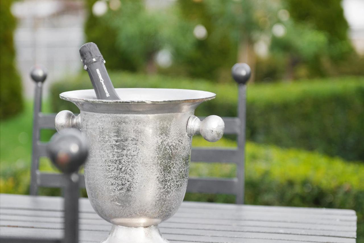 桑迪湾The Rivulet住宿加早餐旅馆 外观 照片 Champagne in a champagne bucket