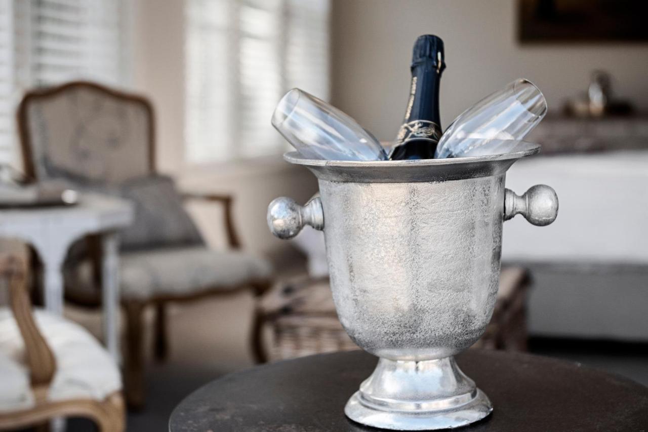 桑迪湾The Rivulet住宿加早餐旅馆 外观 照片 Champagne in a champagne bucket