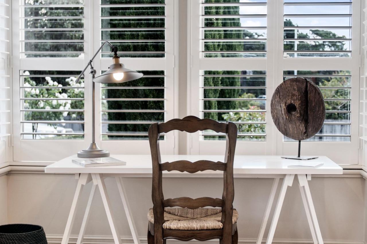桑迪湾The Rivulet住宿加早餐旅馆 外观 照片 A table lamp