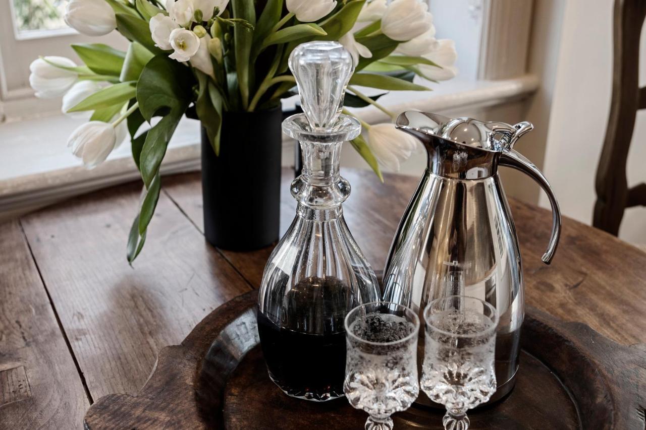 桑迪湾The Rivulet住宿加早餐旅馆 外观 照片 A decanter of port wine